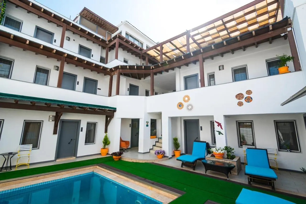 7 Art Feslegen Hotel By Egeos location